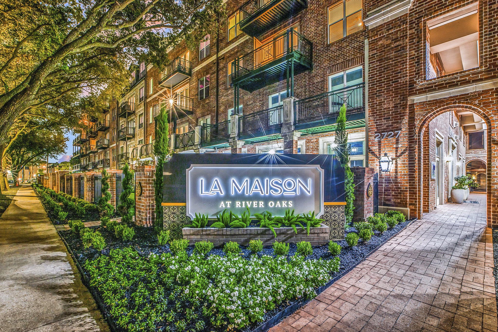 building/exterior at La Maison River Oaks Apartments
