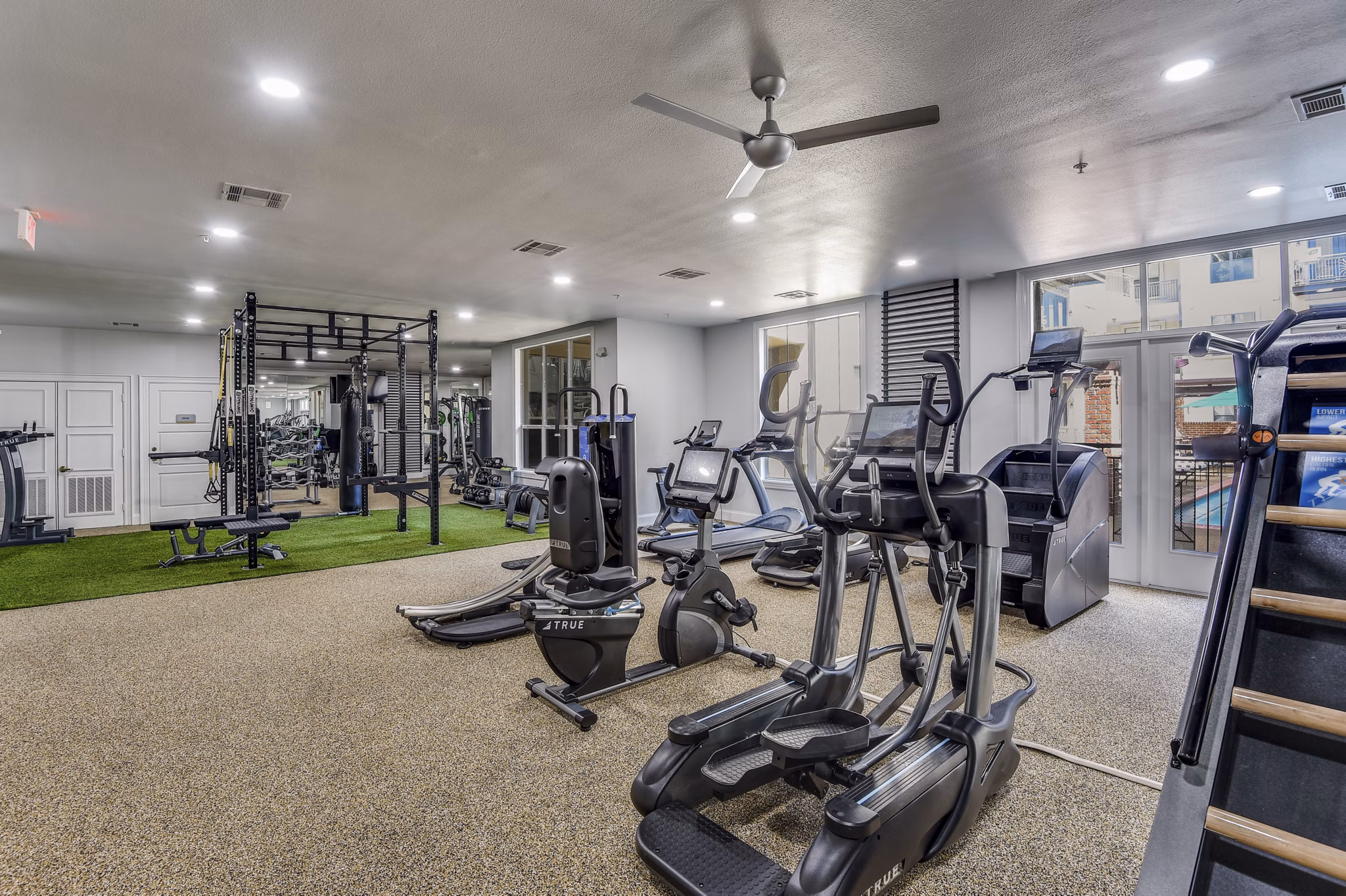 fitness center at La Maison River Oaks Apartments