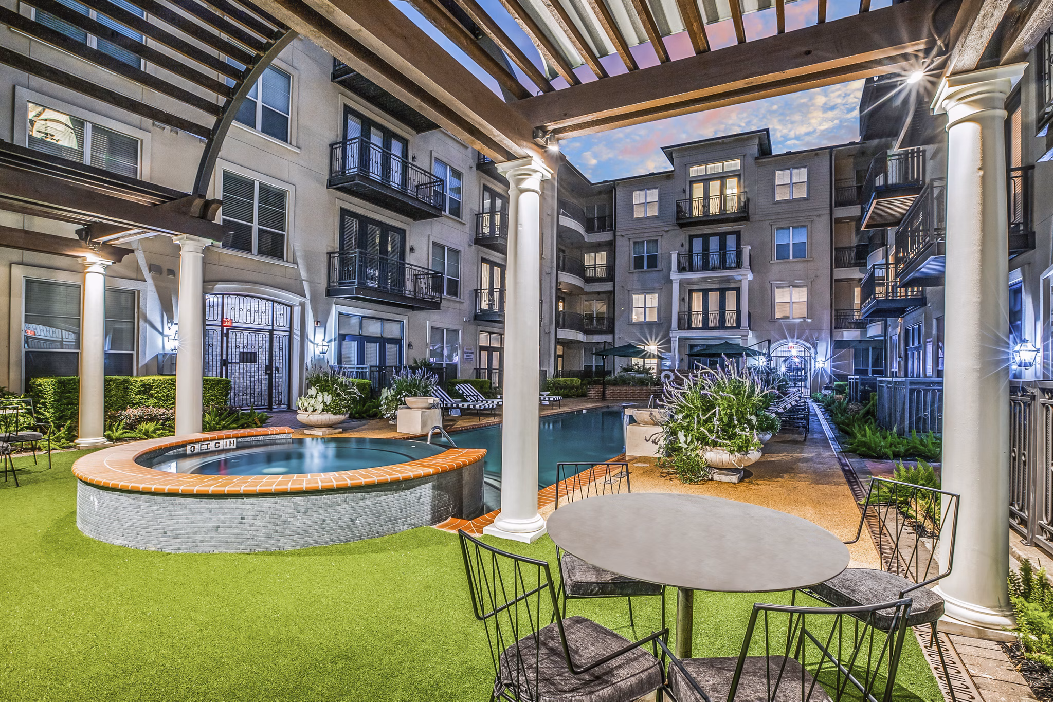 patio at La Maison River Oaks Apartments