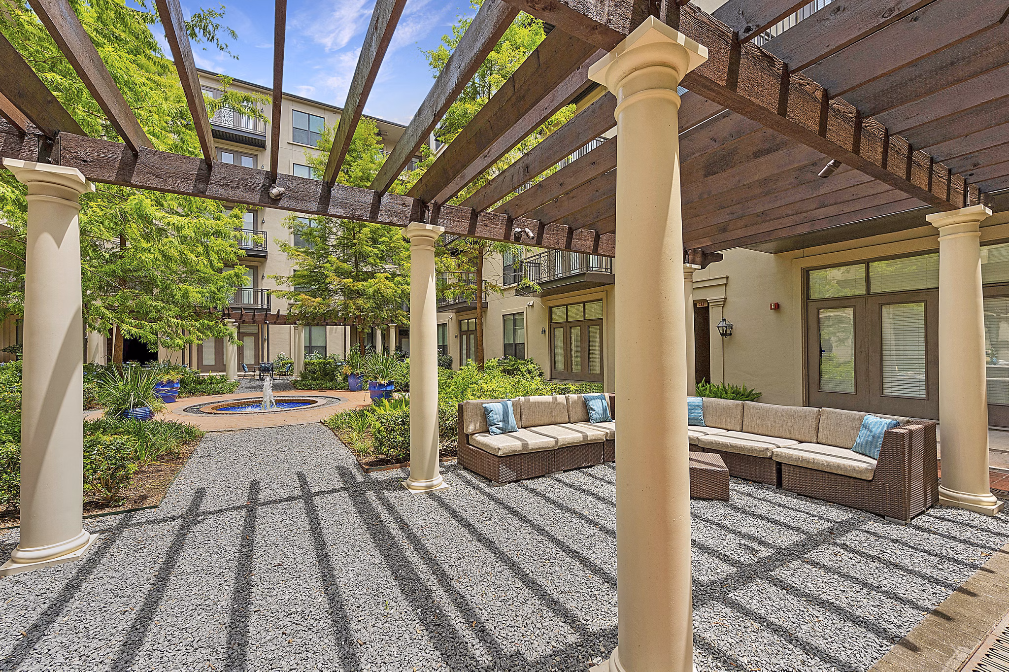 patio at La Maison River Oaks Apartments