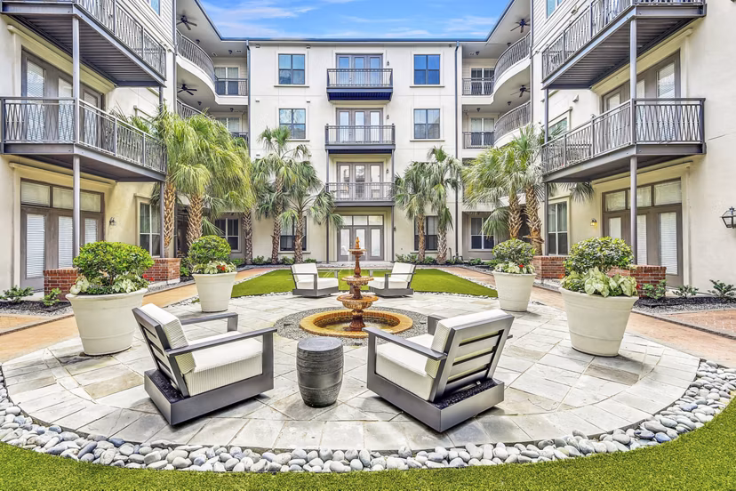 patio at La Maison River Oaks Apartments