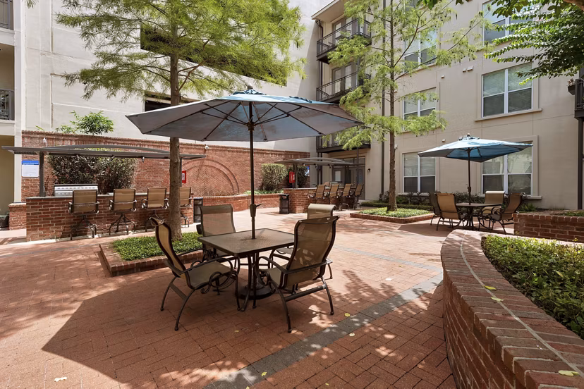 patio at La Maison River Oaks Apartments
