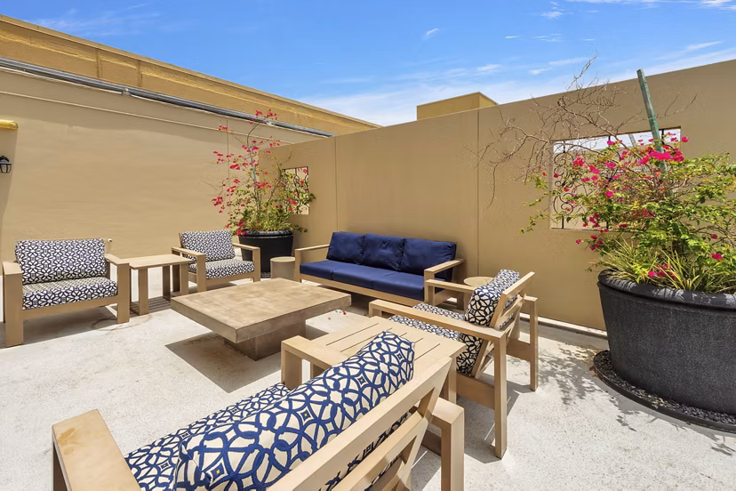 patio at La Maison River Oaks Apartments