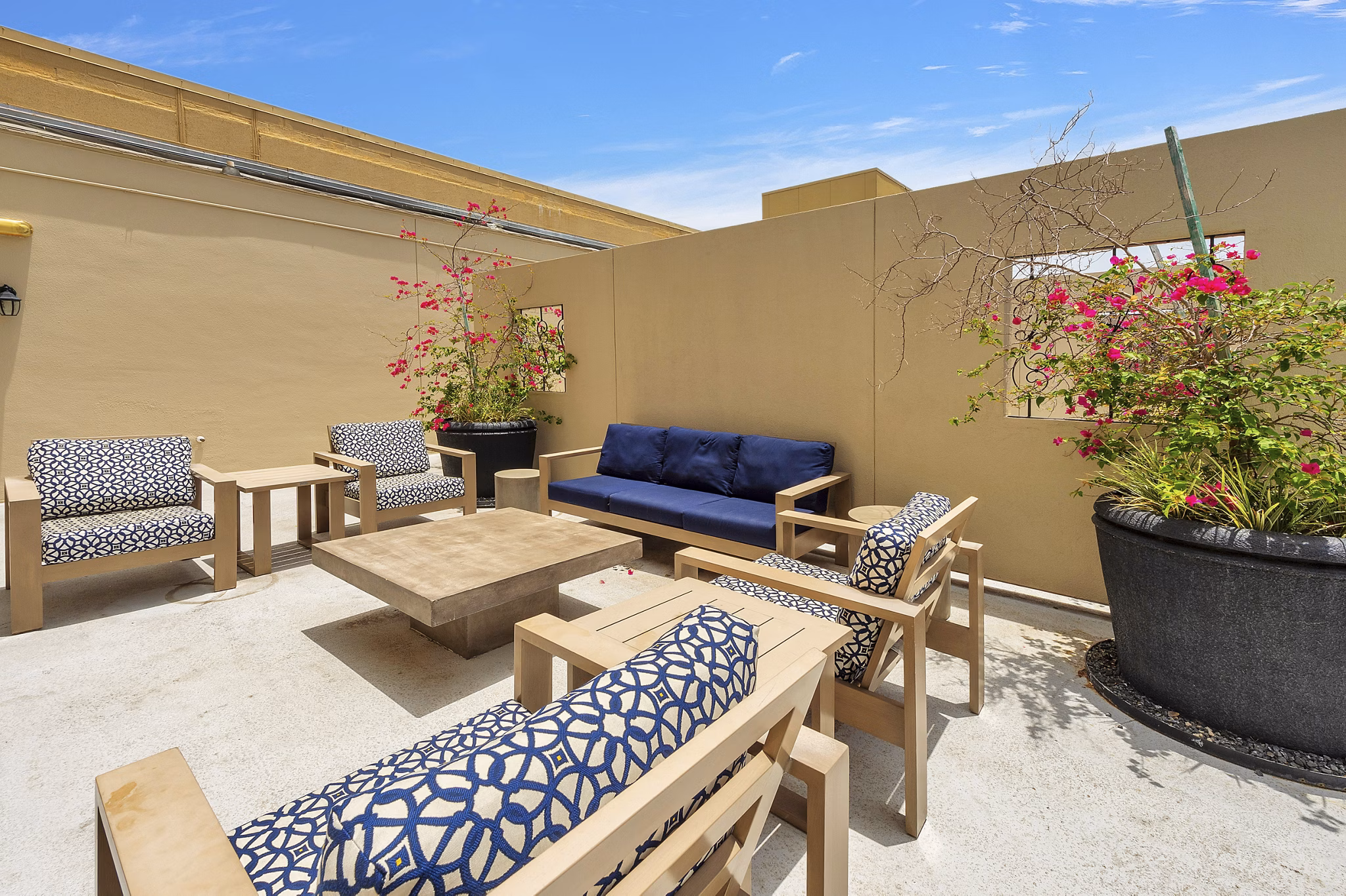 patio at La Maison River Oaks Apartments
