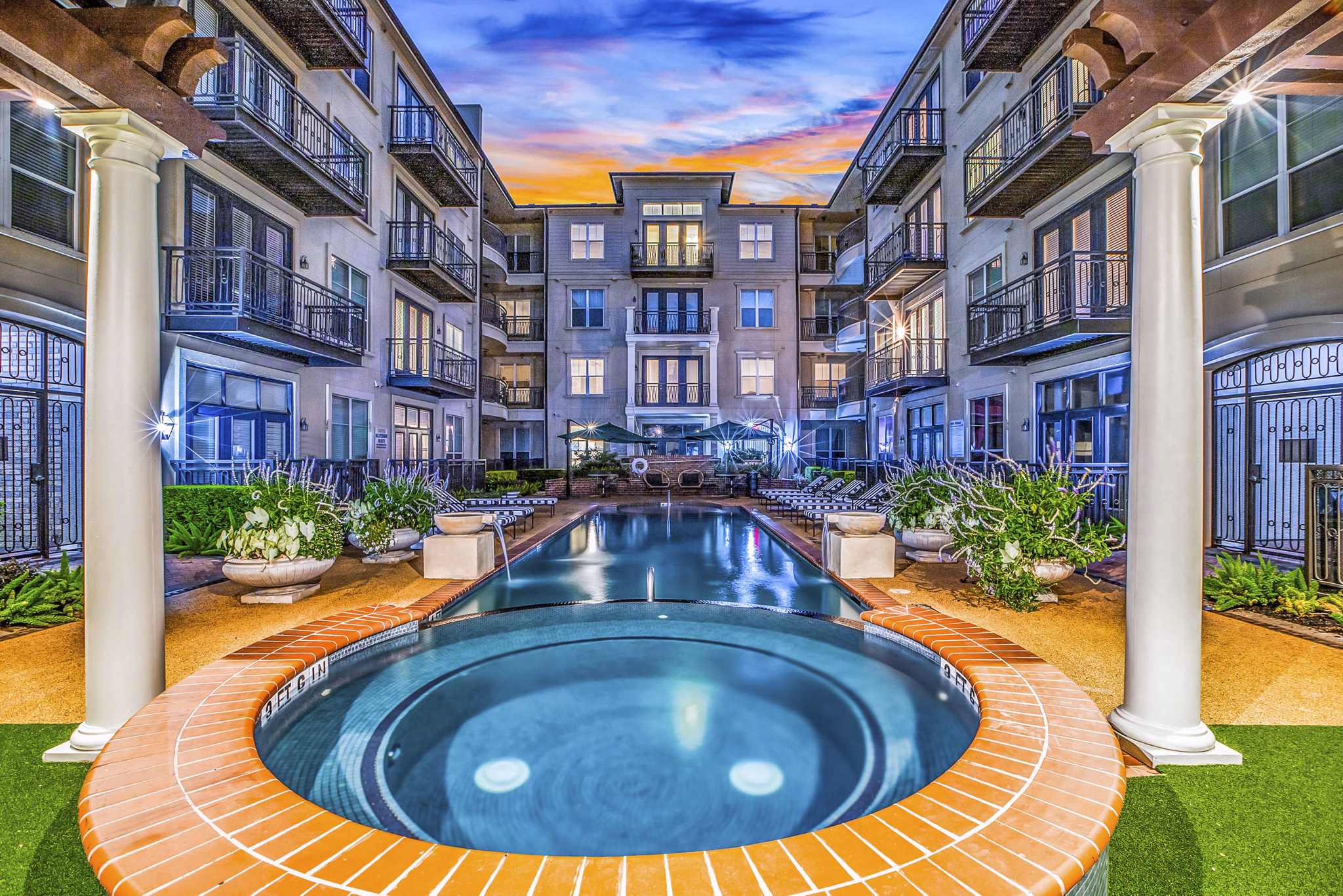pool at La Maison River Oaks Apartments