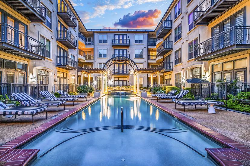 pool at La Maison River Oaks Apartments