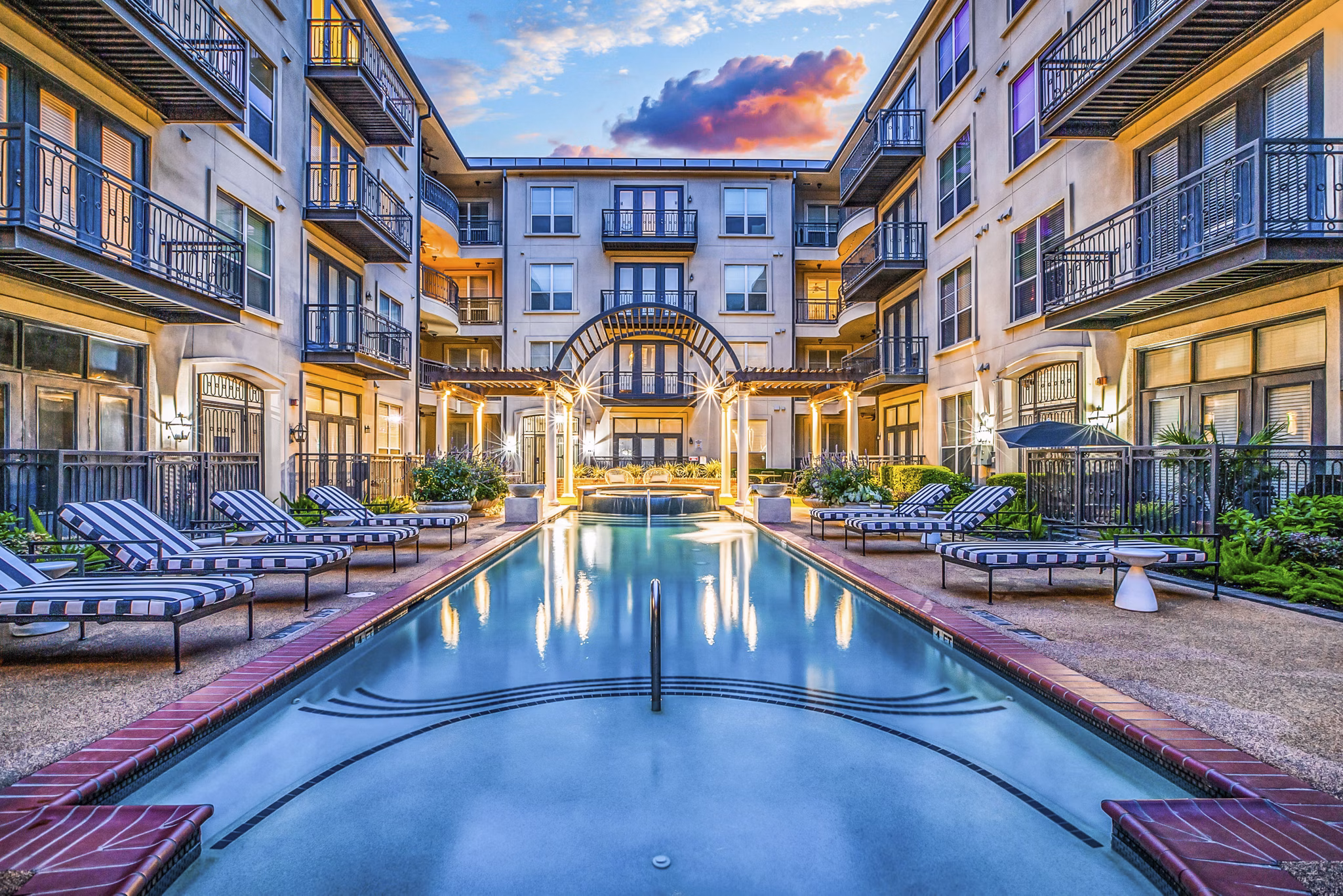 pool at La Maison River Oaks Apartments