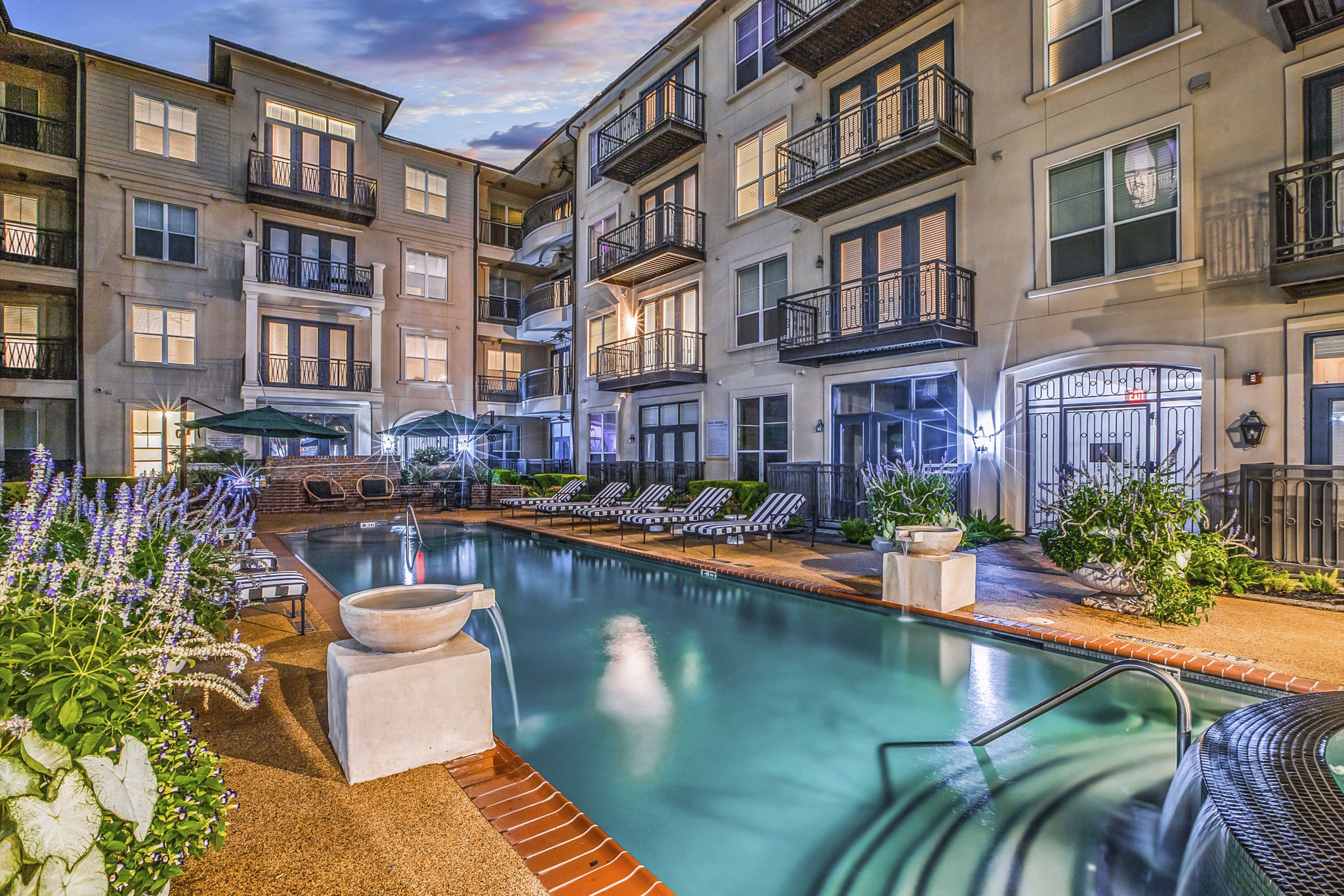 pool at La Maison River Oaks Apartments