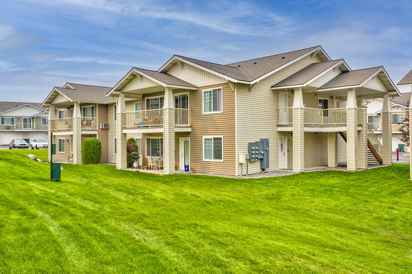 Carrington Place: Modern luxury apartment with lush landscaping