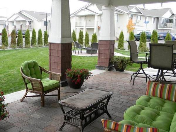 patio at Carrington Place Apartments