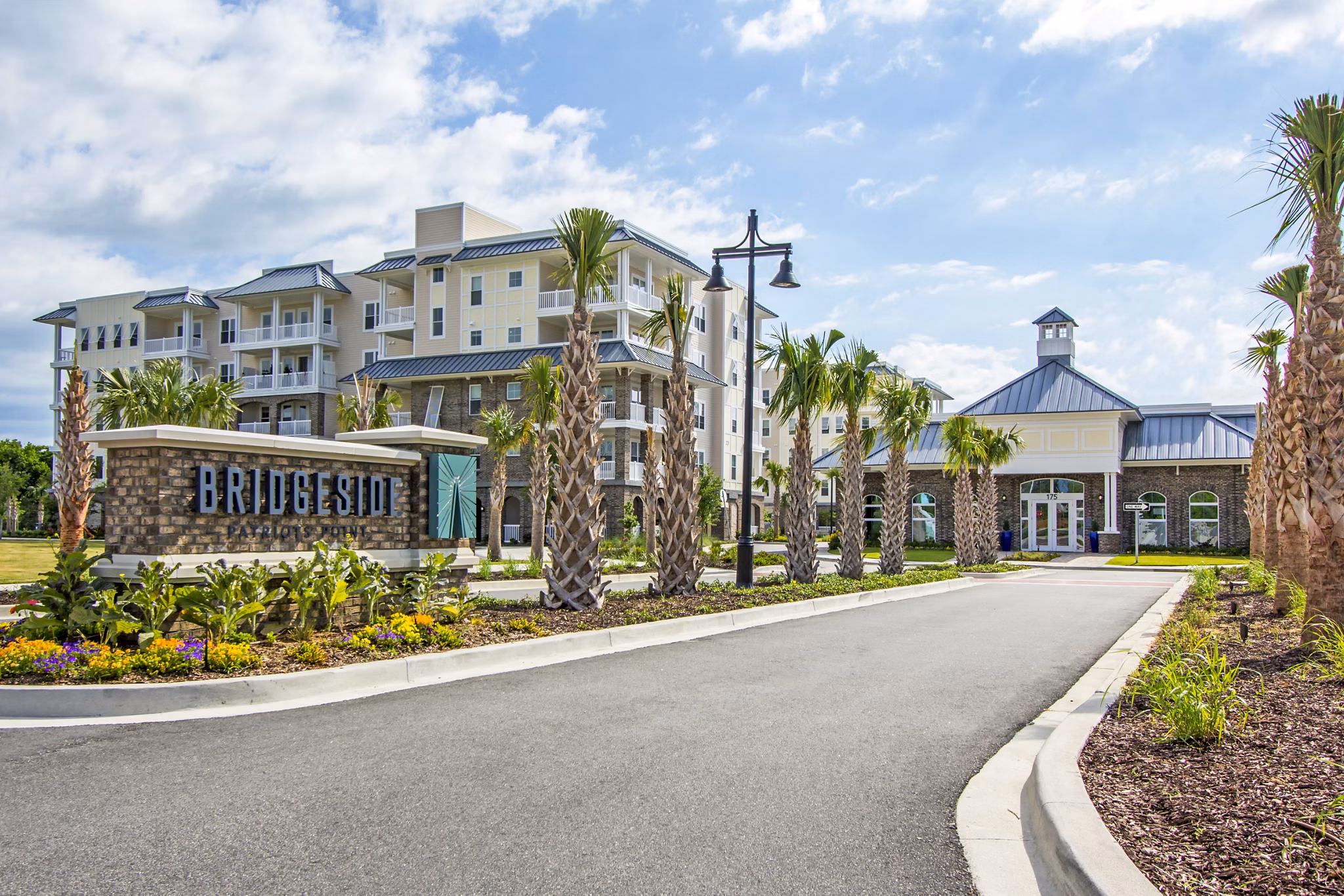 Bridgeside at Patriots Point: Elegant of luxury apartments in scenic waterfront setting
