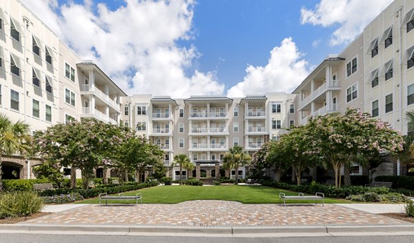 Tranquil courtyard with lush greenery at Bridgeside at Patriots Point Apartments