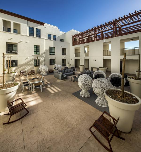 courtyard at Luxe Pasadena Apartments
