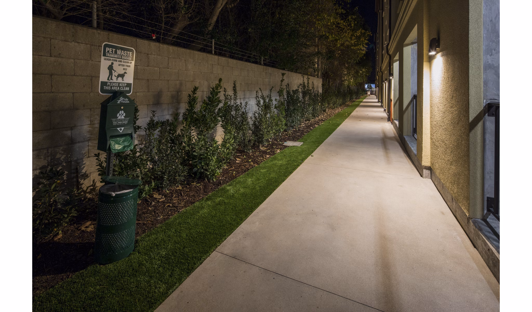 Luxe Pasadena Apartments: Well-designed dog park with agility equipment and seating areas