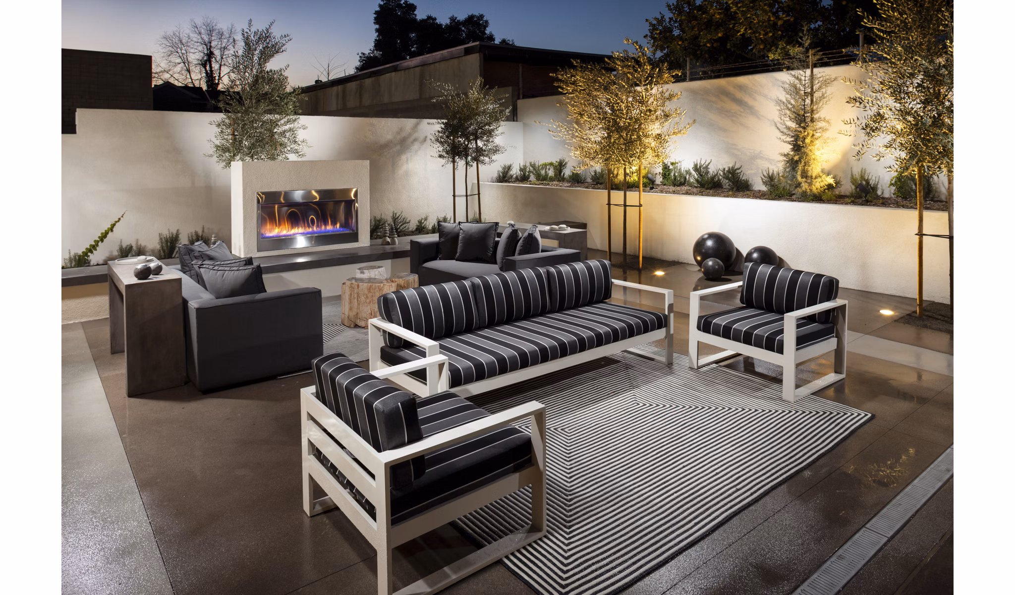 Courtyard with lush gardens and seating areas at Luxe Pasadena Apartments