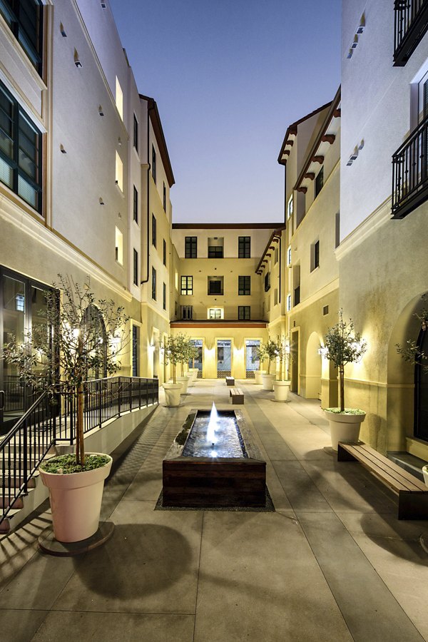 courtyard at Luxe Pasadena Apartments