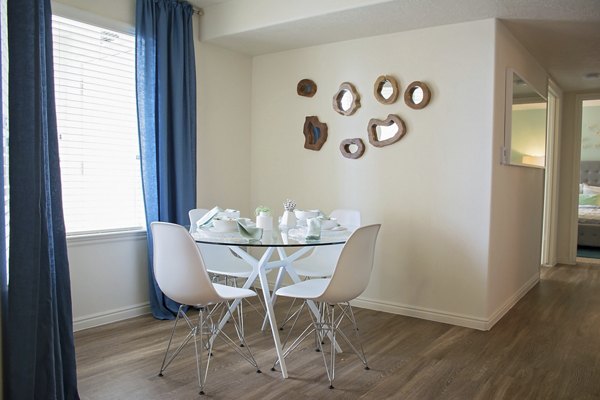 dining room at Copperwood Apartments