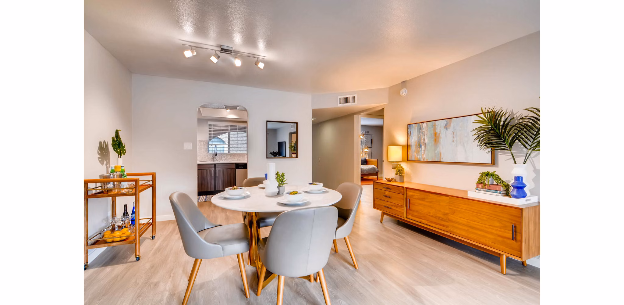 dining room at Visconti at Camelback Apartments