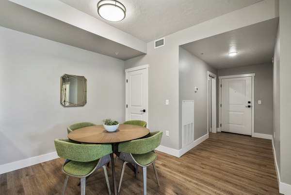 dining room at Rosewood Apartments