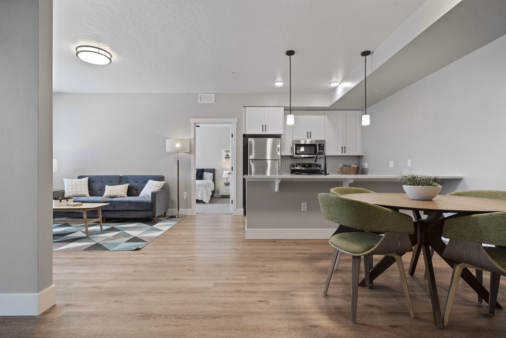 dining room at Rosewood Premier Apartments