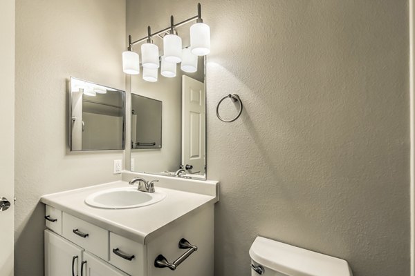 bathroom at River Pointe Apartments