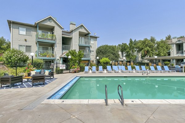 pool at River Pointe Apartments