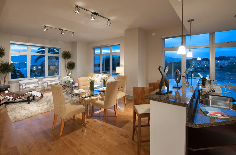 Ashton San Francisco Apartments: Cozy living room with modern furnishings and large windows