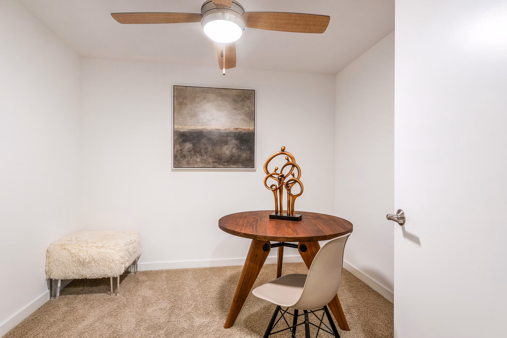 bedroom home office at ORE 82 Apartments