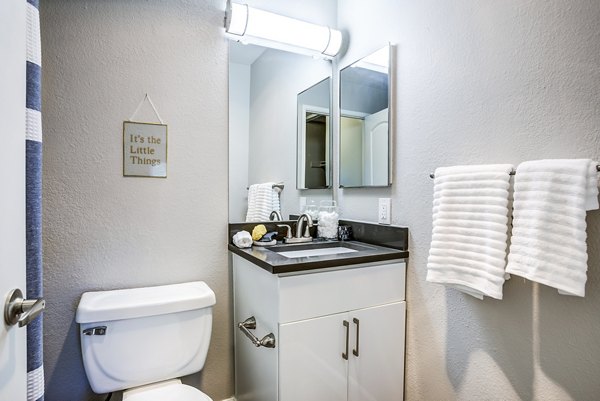 Avana Almaden: Modern high-rise luxury apartments in San Jose featuring panoramic views