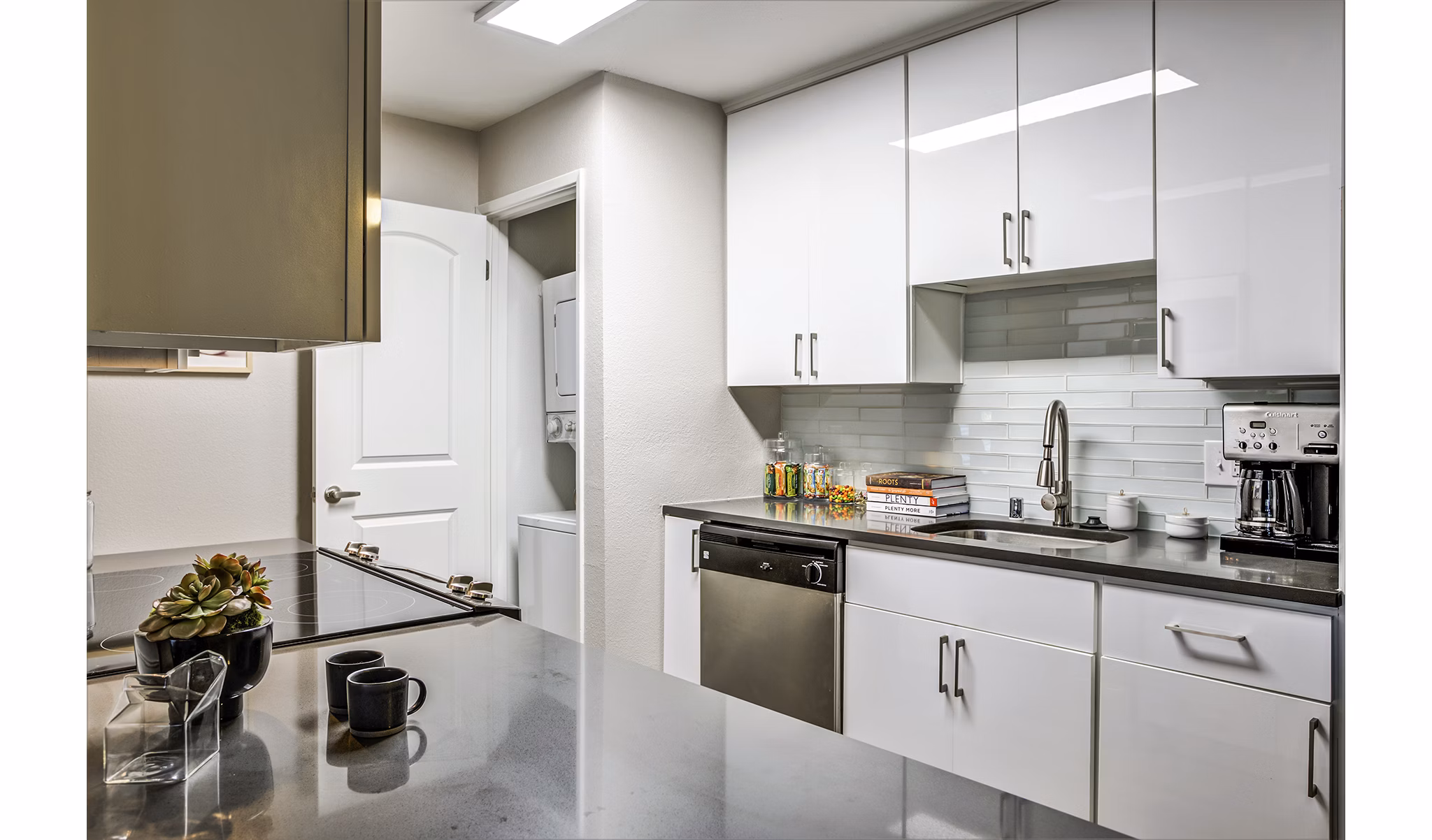 Spacious kitchen with modern appliances in Avana Almaden Apartments, ideal for those seeking luxury living