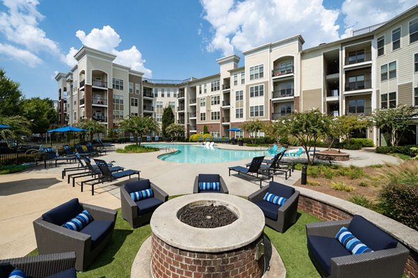 exterior at 400 Belmont Apartments 
