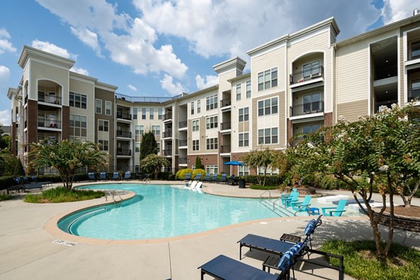 exterior at 400 Belmont Apartments