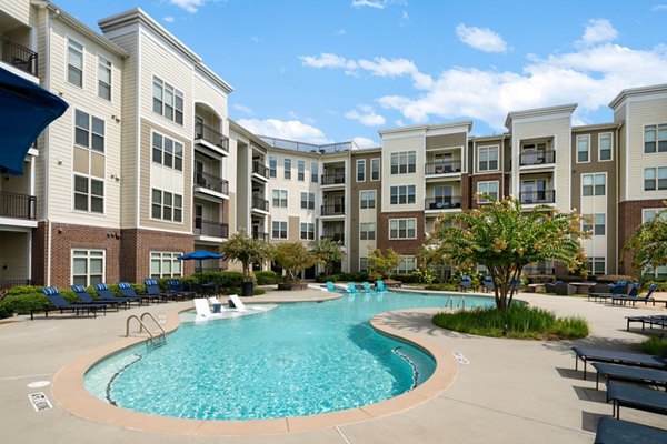 exterior at 400 Belmont Apartments 