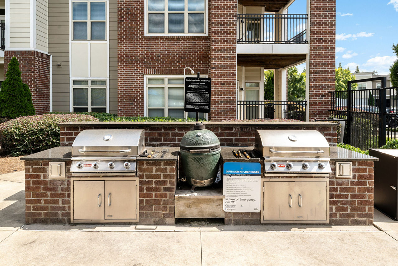 Grill area at 400 Belmont Apartments (3 of 3)