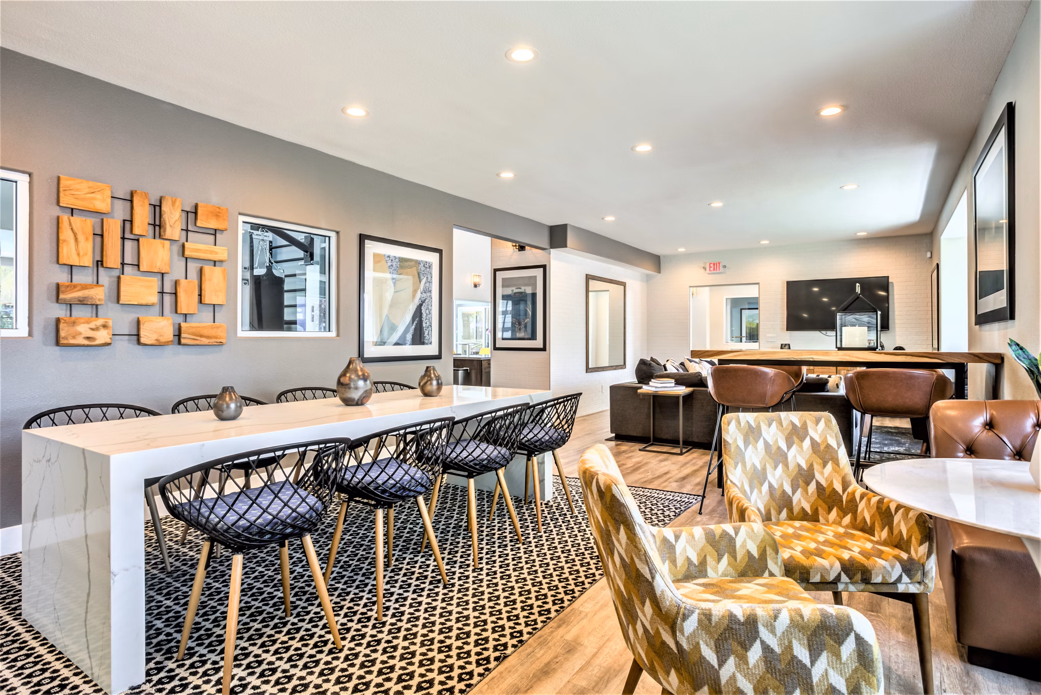 Clubhouse with elegant interior design and cozy seating at Avana Stoneridge Apartments