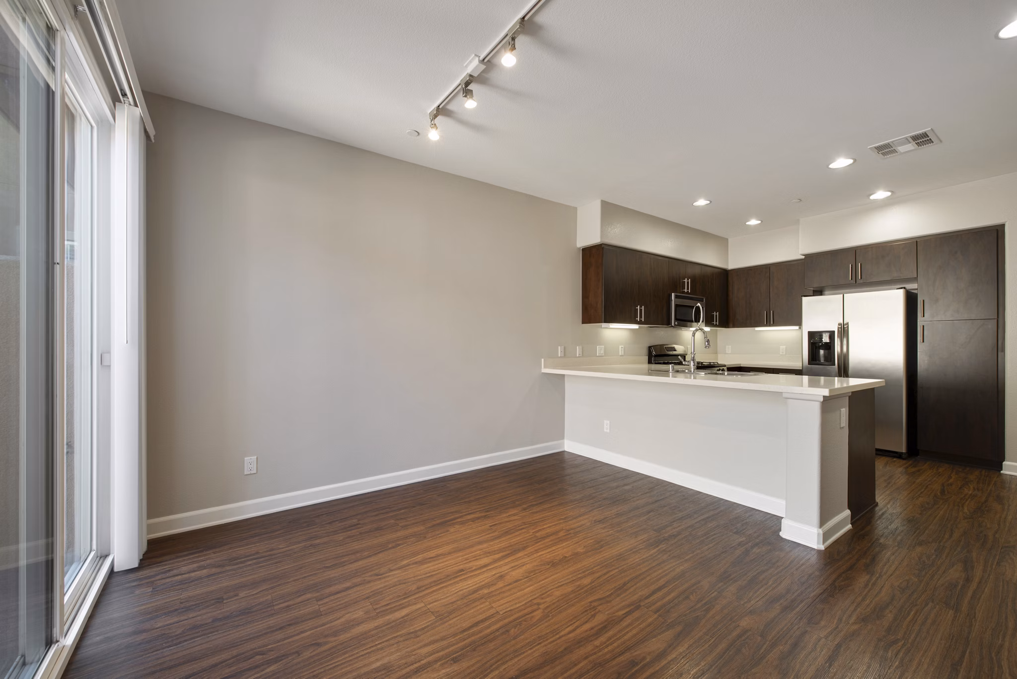 dining area at Townhomes at Lost Canyon Apartments