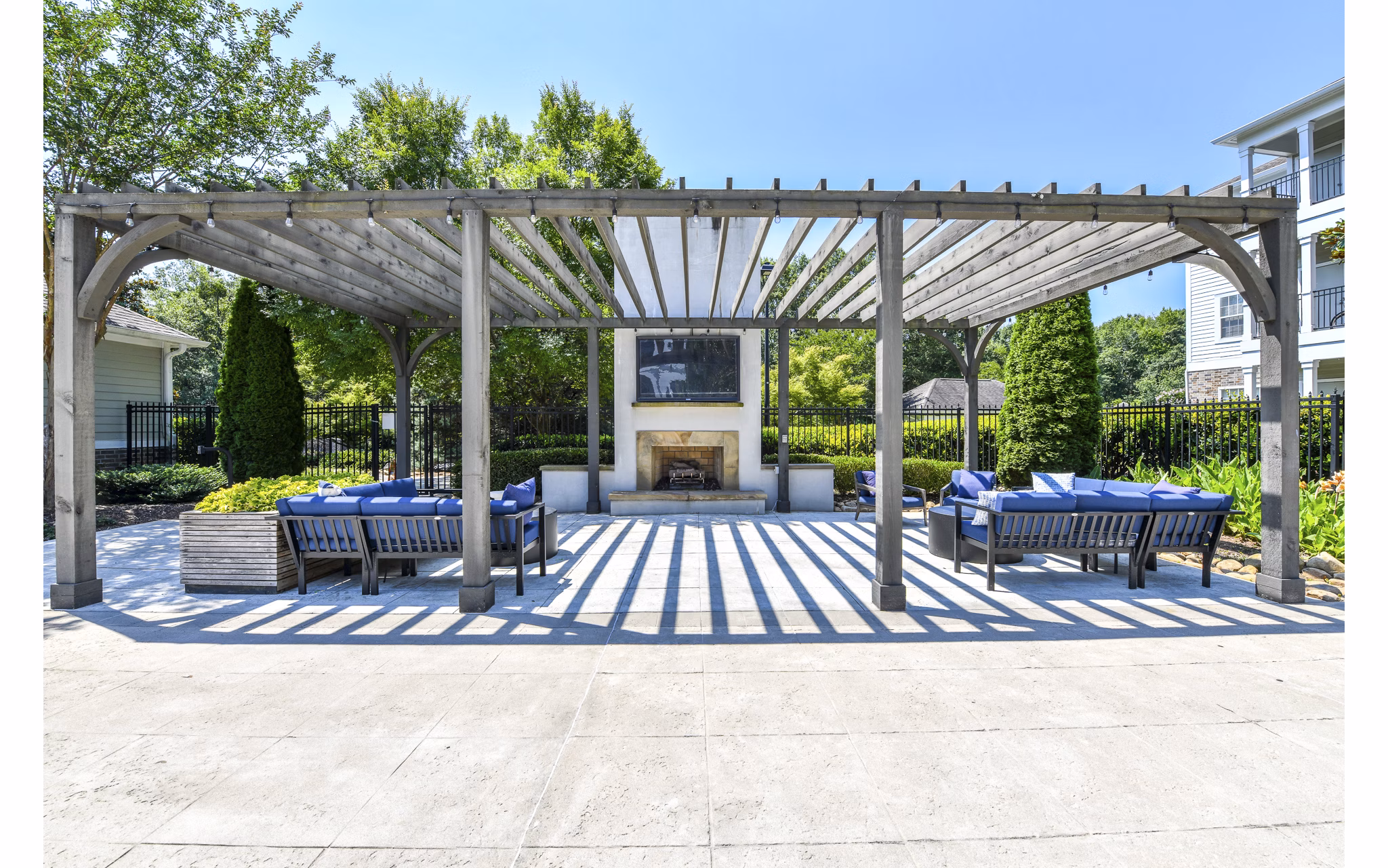 Courtyard with landscaped gardens at Avana North Point Apartments, a luxurious Greystar property in a serene setting