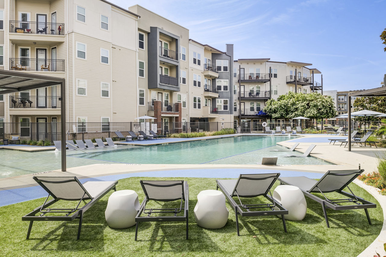 Landmark On Lovers Apartments Dallas Tx 2 of 12