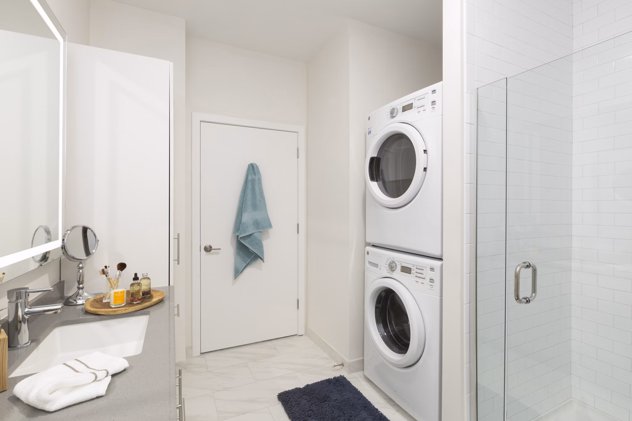 laundry and bathroom at Montaje Apartments