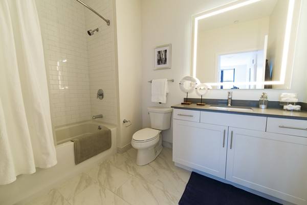 bathroom at Montaje Apartments