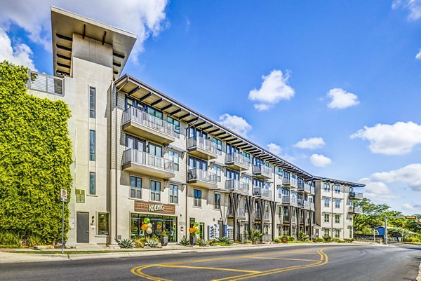 West Koenig Flats Apartments: Modern design of luxury apartments in Austin