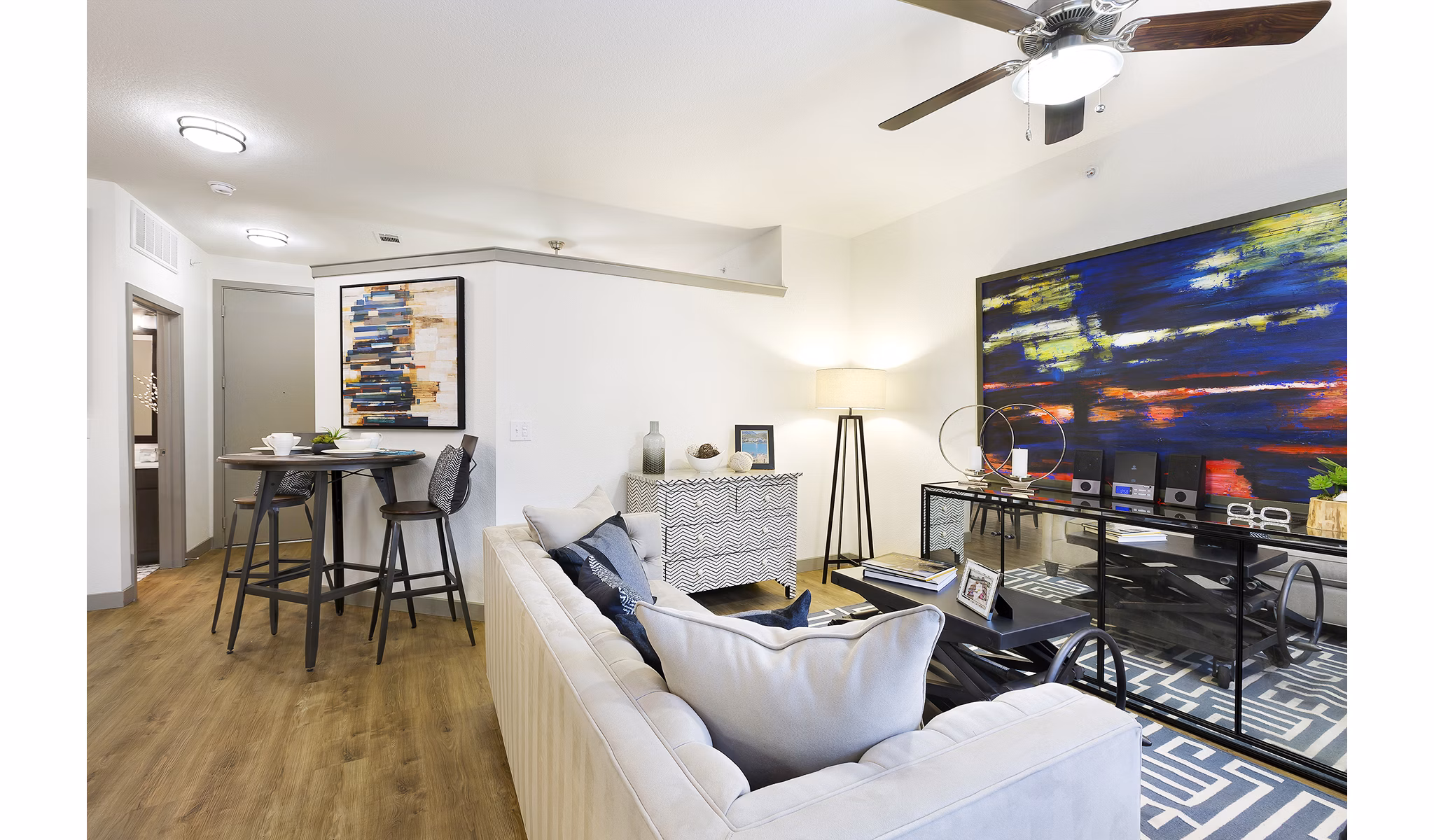 Spacious living room with modern decor at West Koenig Flats Apartments