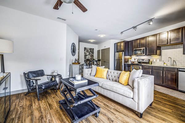Spacious living room with modern furnishings at West Koenig Flats Apartments
