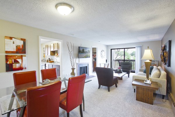 living room at Summitt Ridge Apartments