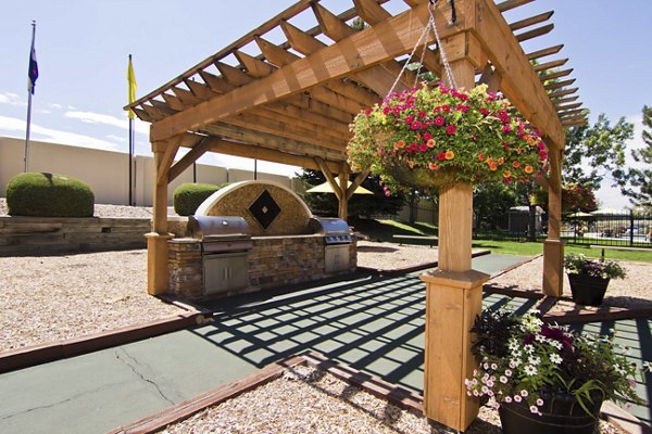 grill area at Summitt Ridge Apartments