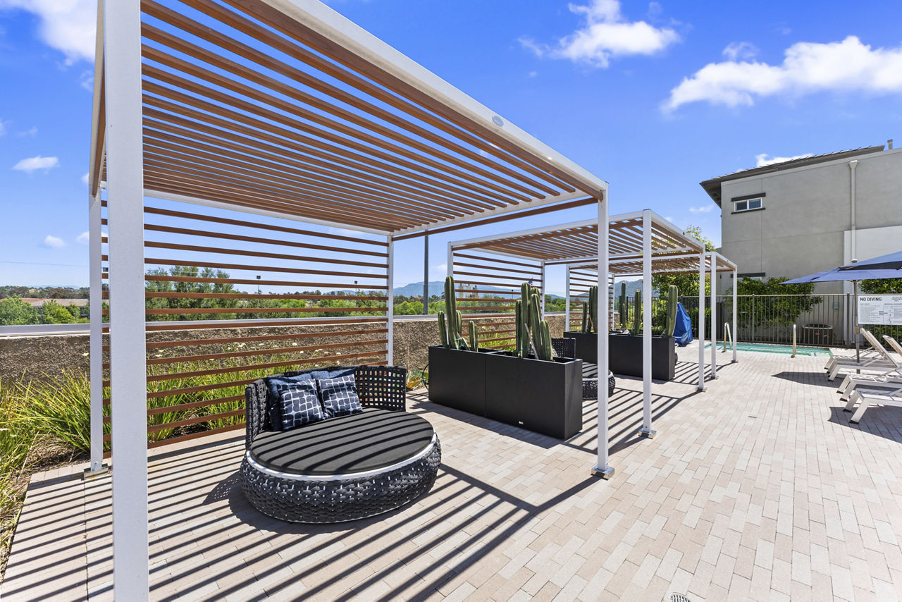 Grill area at Solaire Apartments (2 of 2)