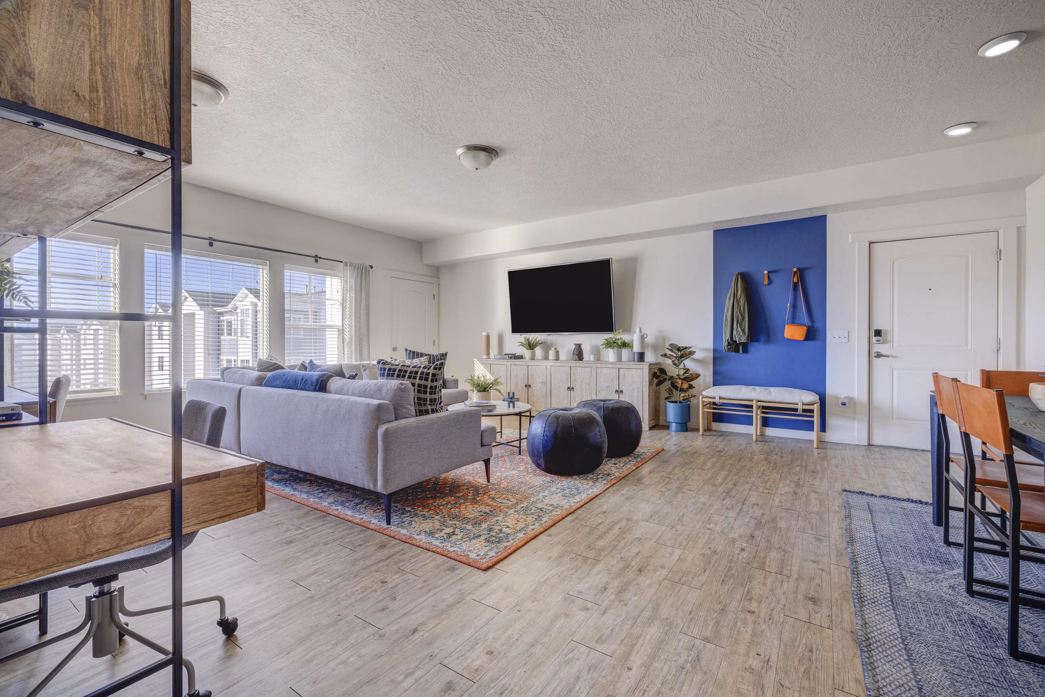 living room at Rockledge at Quarry Bend Apartments