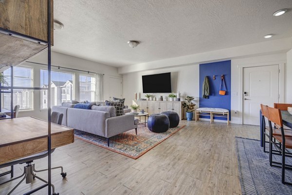 dining room at Rockledge at Quarry Bend Apartments