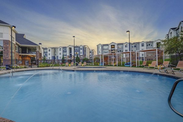 pool at Rockledge at Quarry Bend Apartments