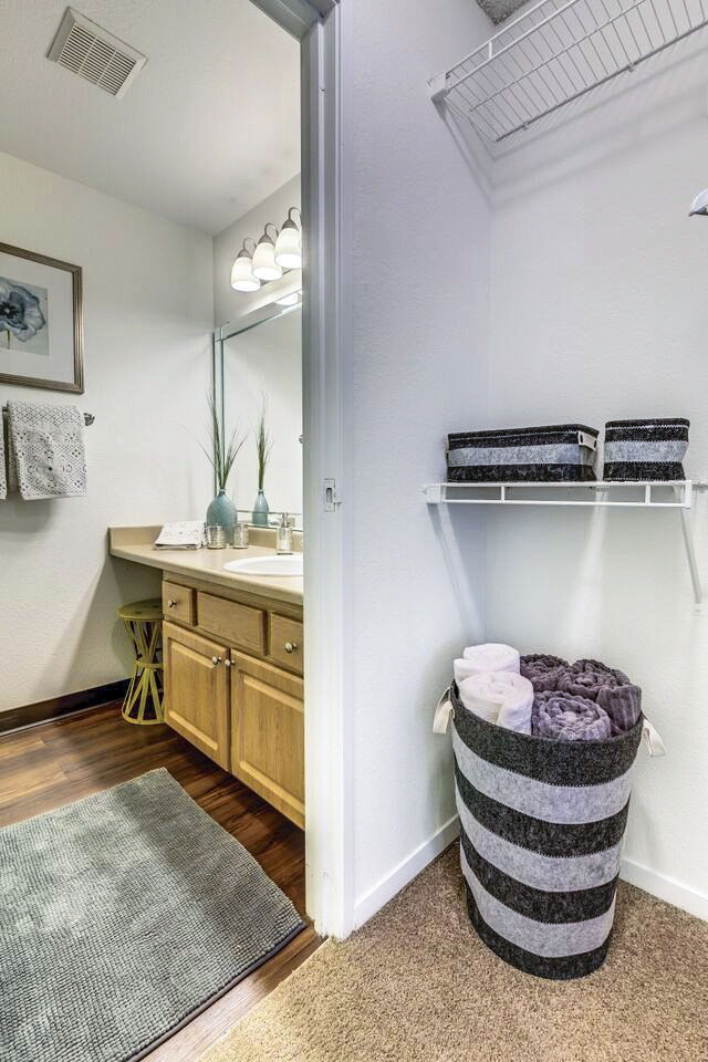 Onyx Apartments 28 of 29
